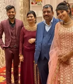 anjali arora family pic